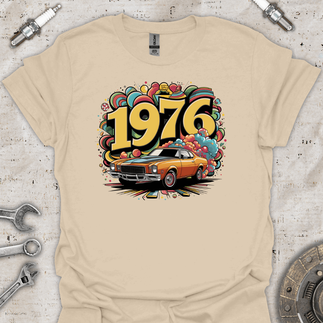 1976 Retro Classic Car T-Shirt - Car Threads